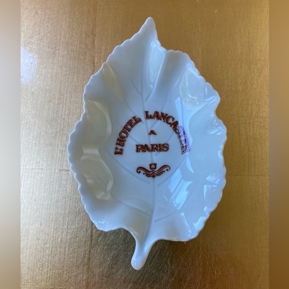 Fabrique Royals Limoges, France. Leaf Trinket Dish from L'HOTEL LANCASTER" PARIS - Picture 11 of 11